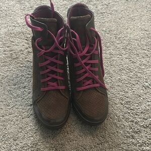 US size 7 - Tsubo booties - lightly worn